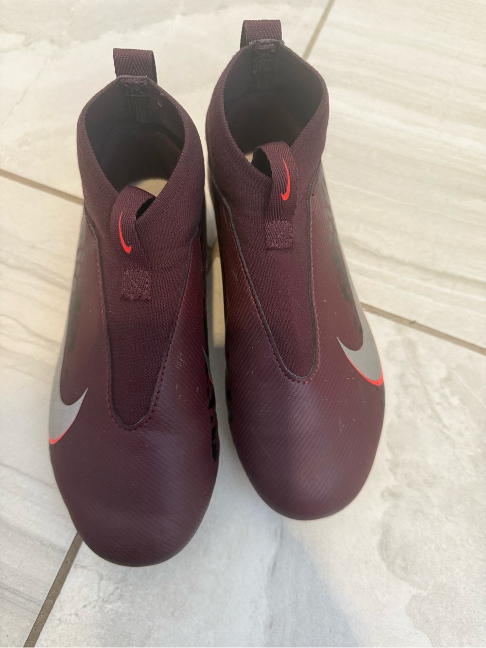Nike Kids' Maroon Soccer Cleats with Grey Swoosh